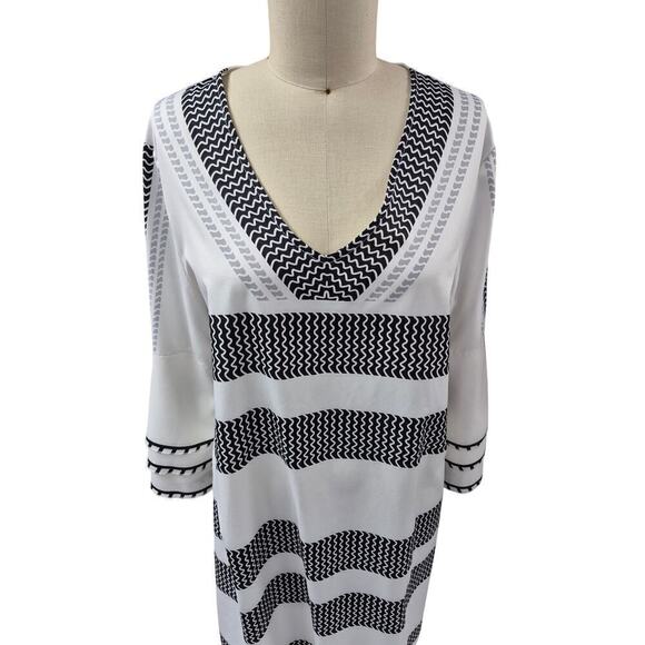 Cool White Dress Black/Gray Design  Trumpet Sleeves Sz XL - Picture 3 of 6
